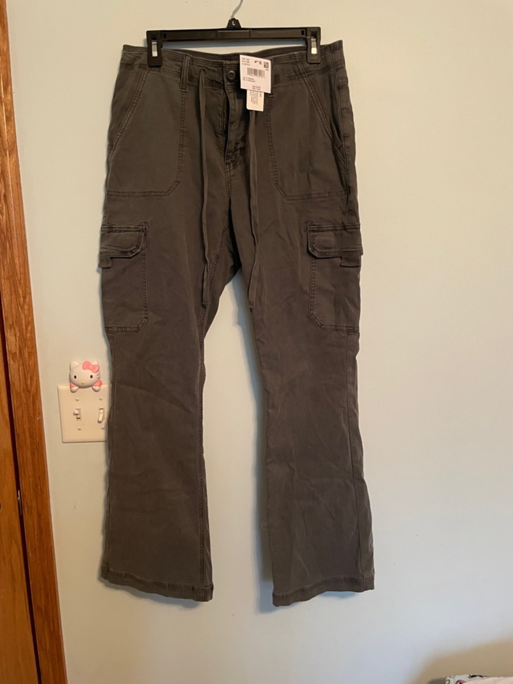 American Eagle Outfitters Boot Flare Cargo Pants in Charcoal
